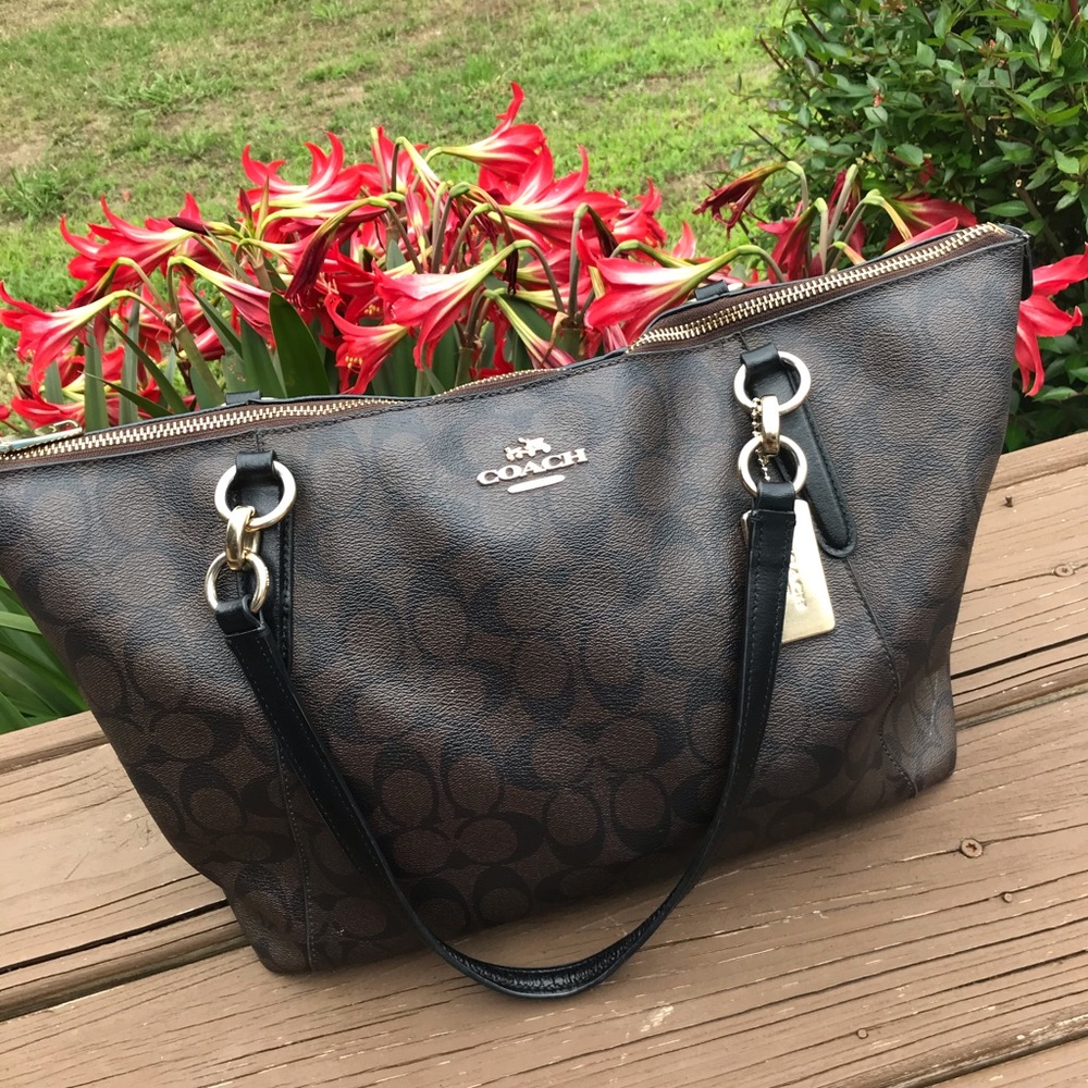 AUTHENTIC COACH PURSE